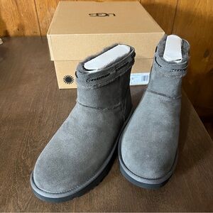 Women's UGG CLASSIC MINI SHEARLING BRAID Bootie Suede in Charcoal US Size 9